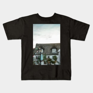 Pretty cafe with thatched roof in Norfolk Kids T-Shirt